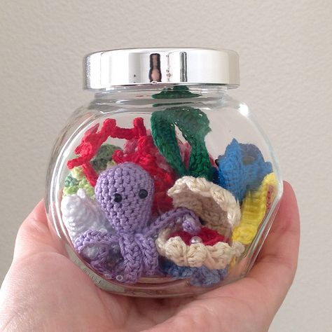 Crochet Fish Aquarium, Crochet Fish In A Jar Free Pattern, Crochet Fish In A Bowl, Crochet Fish Bowl Free Pattern, Crochet Fish Bowl, Crochet Fish Tank, Crochet Marine Animals, Crochet Aquarium Free Pattern, Crochet Aquarium