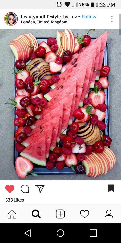 Sommer Mad, Cheese Tray, Party Trays, Party Platters, Snacks Für Party, Cheese Platters, Fruit Platter, Fruit Tray, Food Platters