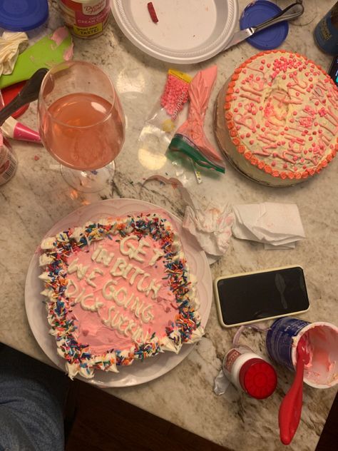 Minicake maximalist cake Maximalist Birthday Cake, Maximalist Cake, Kitsch Birthday Cake, Maximalist Cake Aesthetic, Maximalist Necklace Layering, Maximalist Journaling, Birthday Cake, Cake, Birthday