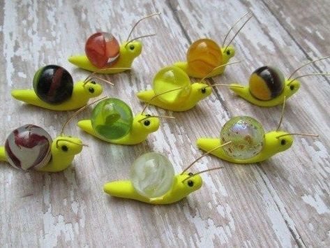 Make these adorable snails with recycled marbles. #marbles #snails #recycle #recycledcrafts #marblesnails #snailcraft #craftgossip Snail Craft, Recycled Decor, Marbles Crafts, Snails In Garden, Polymer Clay Fairy, Mini Fairy Garden, Clay Fairies, Ways To Recycle, Fairy Garden Diy