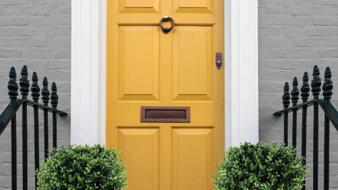 Three front-door makeovers that make an entrance | Dulux Mustard Yellow Front Door, Green Porch, Dulux Exterior Paint, Yellow Front Door, Front Doors Uk, Painting Trim White, White Front Door, Yellow Front Doors, Brick Houses