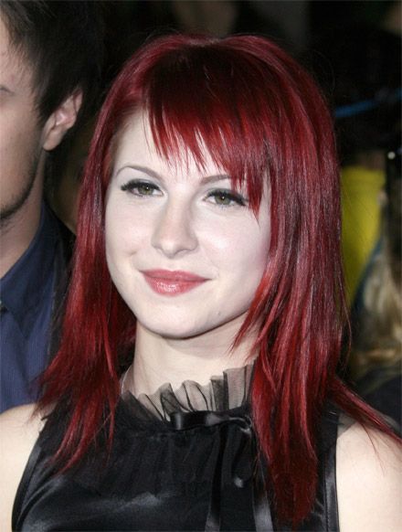 Hayley Williams, Haley Williams Hair, Pelo Color Borgoña, Hair Color Images, Dark Red Hair Color, Dark Red Hair, Spring Hair Color, Hair Red, Queen Hair