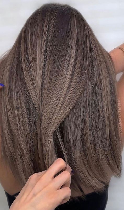 Kadeřnické Trendy, Mushroom Brown, Brown Hair Looks, Ash Hair Color, Brown Hair Inspo, Brunette Hair With Highlights, Vlasové Trendy, Brown Hair Balayage, Haircuts Straight Hair