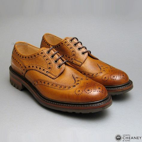 1000 Mile Boots, Bohemian Shoes, Brown Shoes Men, Country Shoes, Gentleman Shoes, Wingtip Shoes, Oxford Brogues, Mens Fashion Smart, Leather Brogues