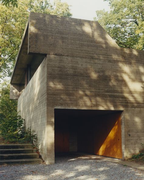 Brutalist House, Brutalist Interior, Tiny House Cottage, Brutalism Architecture, Concrete Architecture, Interior Design Images, Brutalist Design, Conceptual Architecture, Interior Design Boards