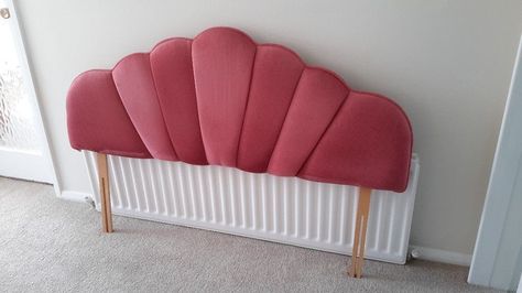 Shell Headboard Girls Headboard Ideas, Retro Headboard, Funky Headboards, Retro Headboards, Diy Pink Headboard Ideas, Aesthetic Headboard, Quirky Headboards, Cute Headboard, Art Deco Bed Headboard