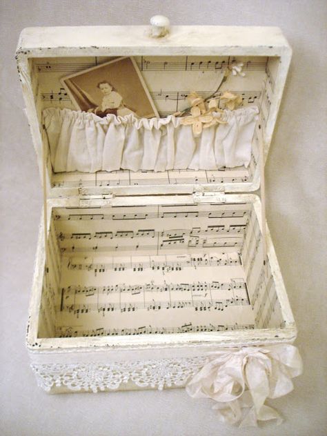 Inside of the keepsake box - isn't that just the j most cleverest thing? Love it!~ The Feathered Nest ~: A finished treasure box! Sheet Music Crafts, Diy Vintage Decor, Old Suitcases, Music Crafts, Vintage Suitcases, Decor Shabby Chic, Shabby Chic Crafts, Altered Boxes, How To Make Diy