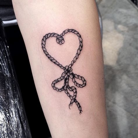 Tela, Braided Rope Tattoo, Lasso Heart Tattoo, Lasso Tattoo Ropes, Rope Heart Tattoo, Rope Tattoo Design, Lasso Tattoo, Tattoo Rope, Heart Lock Tattoo