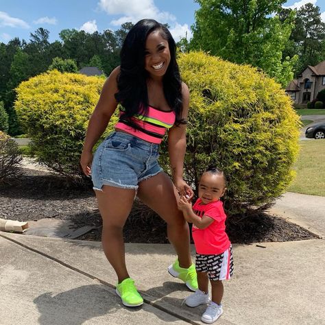 Toya Wright's Daughter, Reginae Carter Has A Secret For Her Snatched Waist - Here It Is #ReginaeCarter, #ToyaWright, #YFNLucci celebrityinsider.org #Lifestyle #celebrityinsider #celebritynews #celebrities #celebrity #rumors #gossip Reginae Carter, Toya Wright, Lighter Hair, Two Brothers, Lil Wayne, Cute Swag Outfits, Black Swimsuit, Dress And Heels, Reign