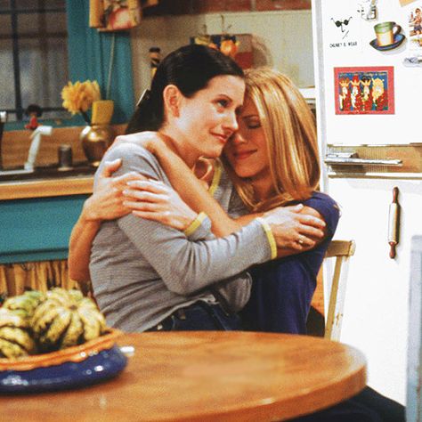 10 Reasons to Thank Your Childhood Best Friend Explained by Friends Monica And Rachel, Friendship Lessons, Jenifer Aniston, Friends Cast, Monica Geller, Friends Moments, Female Friendship, Friends Series, Friendship Love