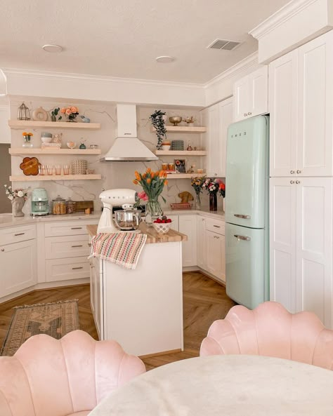 Pastel Kitchen Appliances, Girly Kitchen Aesthetic, Cute Kitchen Appliances, Girly Kitchen Decor Apartment, Cute Kitchens, Cute Pink Kitchen, Pink Kitchen Aesthetic, Colorful Appliances, Light Moodboard