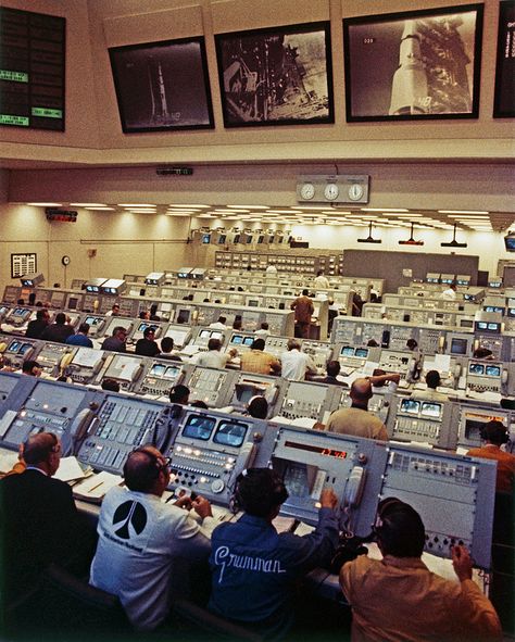 Apollo-15, The Kennedy Launch Control, July 26, 1971 | von Dan Beaumont Space Museum Launch Control, Aviation Engineering, Lunar Module, Apollo Space Program, Apollo Program, Nasa Photos, Nasa Apollo, Nasa Missions, Space Launch