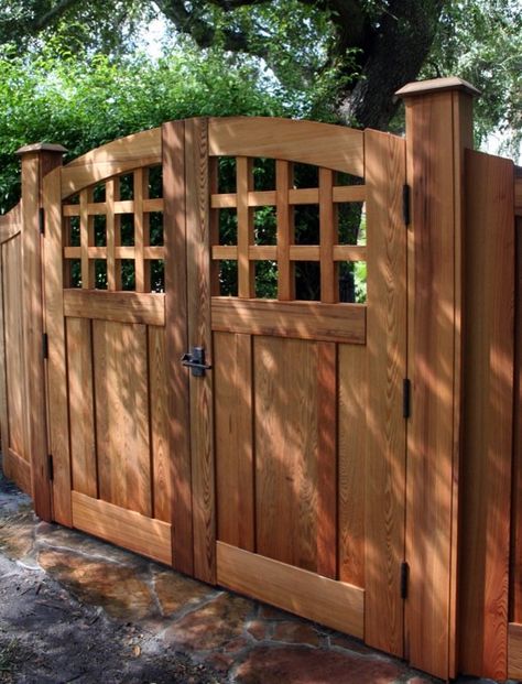 Fence Gate Ideas Wood, Double Gates And Fences, Wood Fence Entrance, Wooden Fence Door, Unique Fence Gate Ideas, Wood Fence With Gate, Custom Gates Wood, Wooden Garden Gates Ideas, Fence With Double Gate