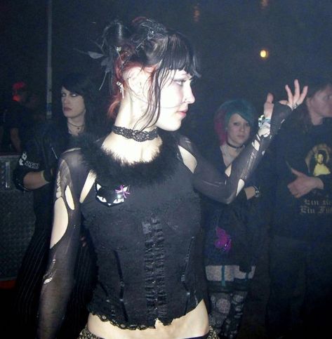 Vampirefreaks 2000s, 90s Industrial Goth, 80 Goth, 90s Mall Goth, Cybergoth Fashion, Goth 2000s, Industrial Goth, Goth Outfit Inspo, 2000s Goth