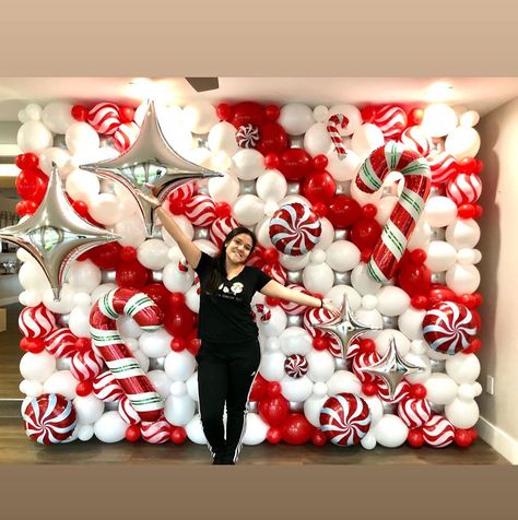 Balloon Wall Christmas, Candy Cane Backdrop, Candy Cane Balloons, Candy Cane Balloon Arch, Christmas Balloon Wall, Cane Wall, Xmas Backdrop, Cane Decorations, Xmas Village