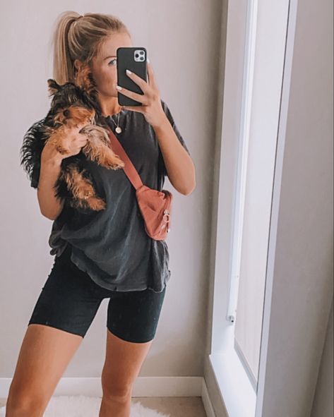 Casual Walking Outfit Summer, Athlesuire Outfit Spring, Summer Dog Walking Outfit, Athlesuire Outfit Summer, Spring Walking Outfit, Dog Walking Outfit Summer, Walk Outfit Spring, Cute Fanny Pack Outfit, Updated Millenial Outfits