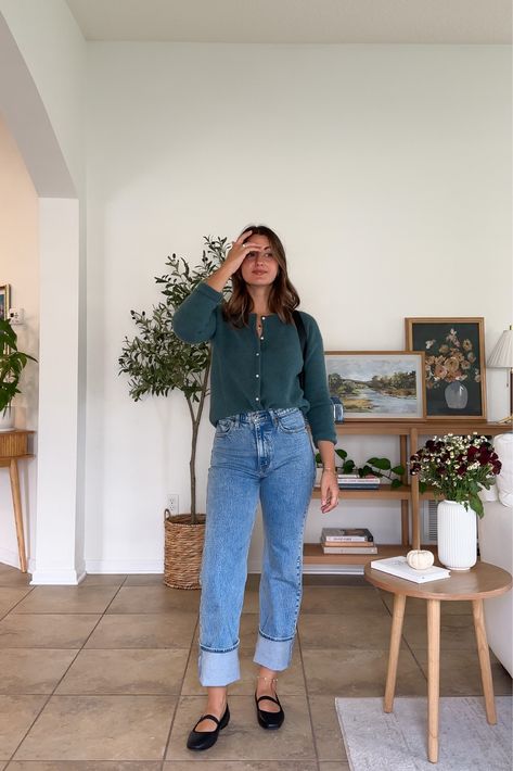 Outfits For Straight Leg Jeans, Small Cardigan Outfit Aesthetic, Cardigan As Top Outfit, Plum Cardigan Outfit, Shopping Summer Outfits, Cape Cardigan Outfit, Cardigan Tucked In Jeans, Midsize Summer Dress Outfit, Tucked Cardigan Outfit