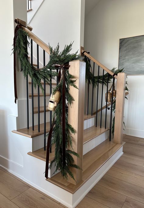 Affordable Outdoor Christmas Decorations, Cypress Garland, Christmas Garland Staircase, Stairs Decor, Christmas Staircase Decor, Rustic Stairs, Christmas Stairs, Christmas Staircase, Stairs Ideas