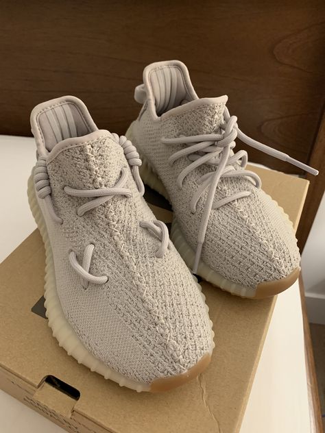 yeezy 350 V2 sesame Yezzy Shoes 350, Yeezy Sesame, Yezzy Shoes Women, Yeezy Laces, Yeezy Shoes Outfit, Yeezy 350 Shoes, Photographie Indie, Yeezy Fashion, Ways To Lace Shoes