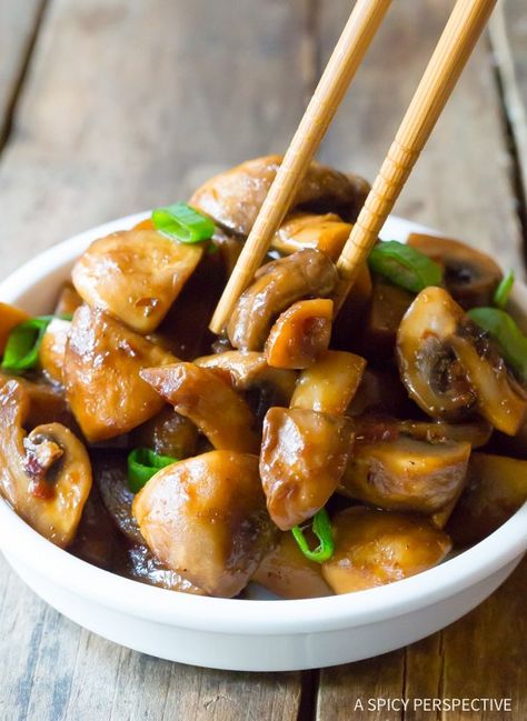 Asian Stir Fried Mushrooms Recipe #ASpicyPerspective #Mushrooms #StirFry #MushroomStirFry #AsianMushroom #Asian #SideDish #Vegetarian #Healthy #LowCarb #LowFat Fried Mushrooms Recipe, Fried Mushroom Recipes, Mushroom Sauce Recipe, Vegetarian Main Course, Asian Stir Fry, Pasta Alfredo, Vegetarian Crockpot Recipes, Low Fat Low Carb, Mushroom Recipe