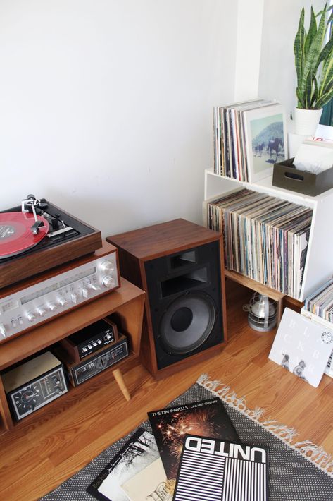 Record Credenza, Vinyl Setup, Vinyl Record Storage Diy, Record Player Setup, Vinyl Record Room, Turntable Setup, Audiophile Room, Hifi Room, Hifi Furniture