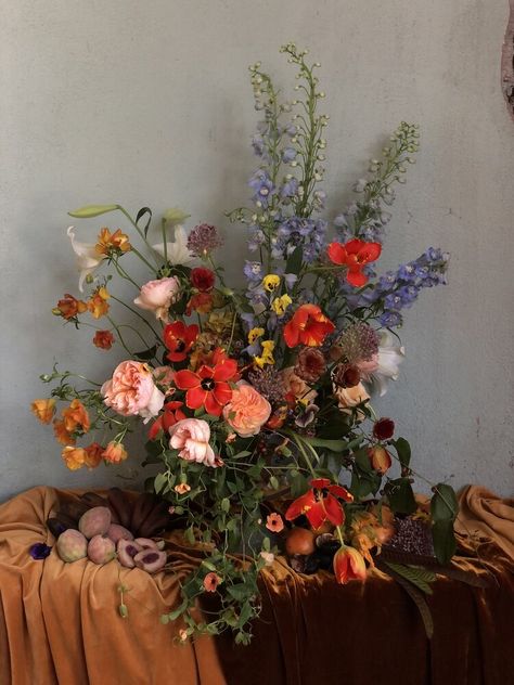 Dutch Flower Arrangement, Baroque Wedding Flowers, Dutch Flower Paintings, Dutch Floral Arrangements, Eclectic Floral Arrangement, Eclectic Wedding Dress, Dutch Masters Flowers, Dutch Masters Wedding, Dramatic Flowers