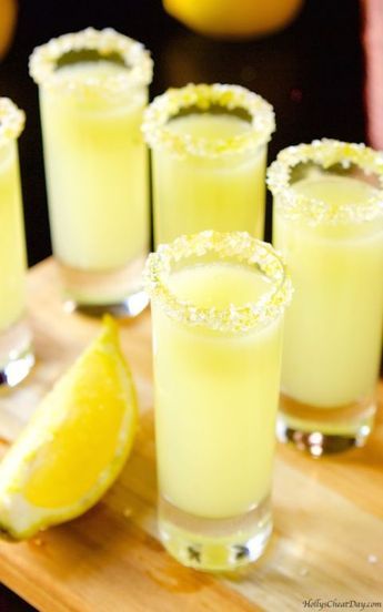 Lemon Drop Shots, Cocktail Original, Shots Alcohol, Liquor Drinks, Boozy Drinks, Cheat Day, Shot Recipes, Alcohol Drink Recipes, Drinks Alcohol Recipes