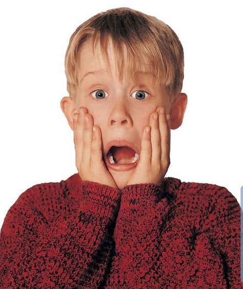 Macaulay Culkin as Kevin McCallister Home Alone (1990) Kevin Home Alone, Home Alone 1990, Christmas Gallery Wall, Home Alone Movie, Kevin Mccallister, Christmas Graphic Design, Macaulay Culkin, Graphic Design Cards, Christmas Graphics