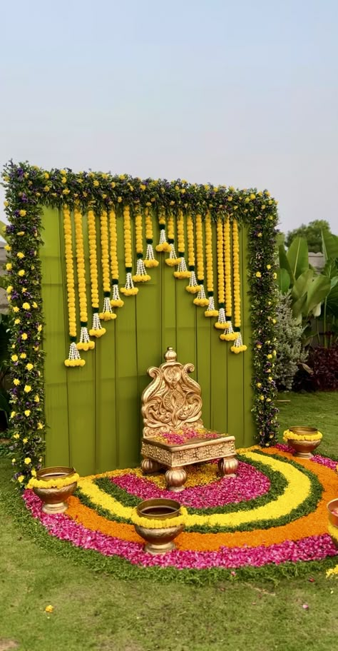 Green Grass Decoration For Ganpati, Mandap Decoration For Ganpati, Ganpati Flower Decoration Ideas, Pellikoduku Function Decoration, Decoration For Pellikuthuru Function, South Indian Wedding Decorations Mandap Indoor, South Indian Wedding Decorations Telugu, Marriage Reception Stage Decorations, Traditional Tamil Wedding Decor