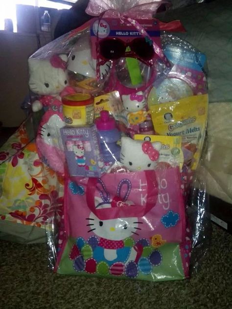 hello kitty easter basket Pool Easter Basket, Kids Toys For Christmas, Hello Kitty Makeup, Disney Easter, Kitty Images, Hello Kitty Christmas, Creative Diy Gifts, Diy Gifts For Kids, Christmas Baskets