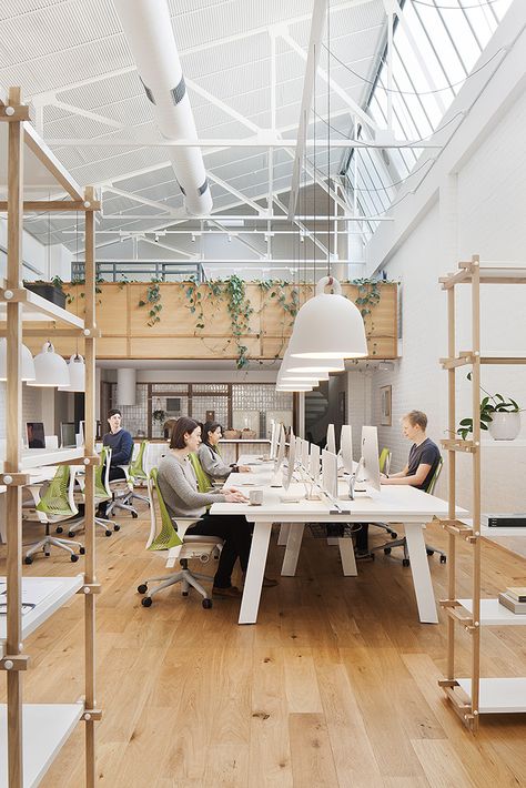 Modern Office Space Design, Coworking Space Design, Open Space Office, Cool Office Space, Office Design Inspiration, Office Architecture, Modern Office Space, Coworking Office, Corporate Office Design