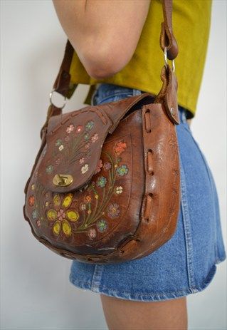 Vintage+70s+Tan+Brown+Floral+Tooled+Leather+Saddle+Bag+Boho+ 70s Purse Aesthetic, Vintage 70s Jewelry, 70s Bags Vintage, Vintage Leather Purse, Cute Spring Bags, Vintage Purse Aesthetic, 70s Handbags, 70s Backpack, Boho Bag Outfit