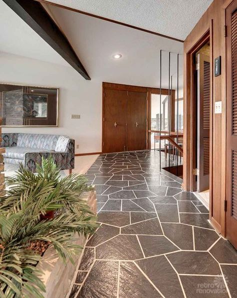 Stunning, spectacular 1961 mid-century modern time capsule house in Minnesota -- 66 photos! - Retro Renovation Mid Century Modern Flooring, Trendy House, Mid Century Modern Interior Design, Mid Century Interior, Modern Flooring, Retro Renovation, Mid Century Modern Living, Mid Century Modern Kitchen, Mid Century Architecture