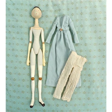 52 Likes, 5 Comments - Verity Hope's Wardrobe (@verityhopeswardrobe) on Instagram: “Made from the jointed cloth doll pattern. A Jane Austen style doll. #janeausten #regencystyle…” Jointed Cloth Doll, Wood Doll, Diy Dolls, Small Sewing, Doll Sewing, Doll Sewing Patterns, Peg Doll, Unique Dolls, Jointed Dolls