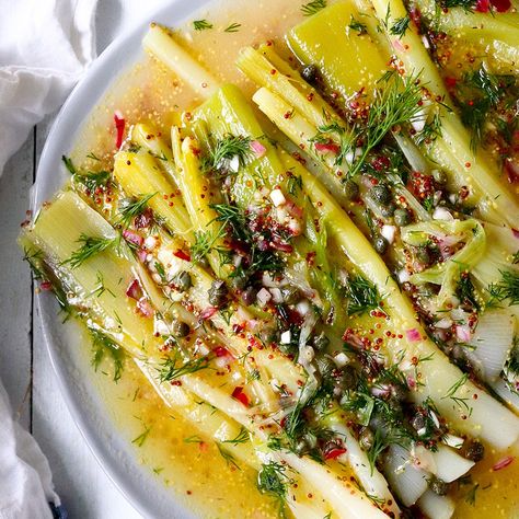 French Leek Recipes, Asian Leek Recipes, Vegetarian Recipes For Parties, Best Leek Recipes, Leek Appetizer Recipes, Spring Sides Recipes, Summer Leek Recipes, Roasted Leeks Recipe, Leek Salad Recipes