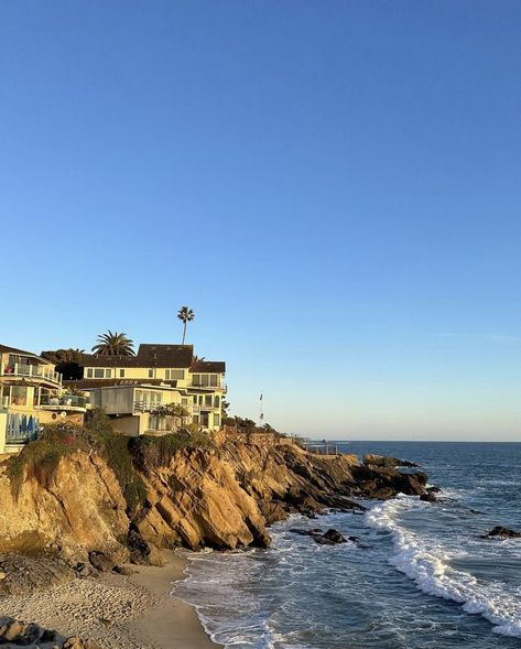 Los Angeles, American House Aesthetic, West Coast House, Oc California, Houses By The Beach, Beach House Aesthetic, Los Angeles Aesthetic, California Beach House, Malibu Beach House