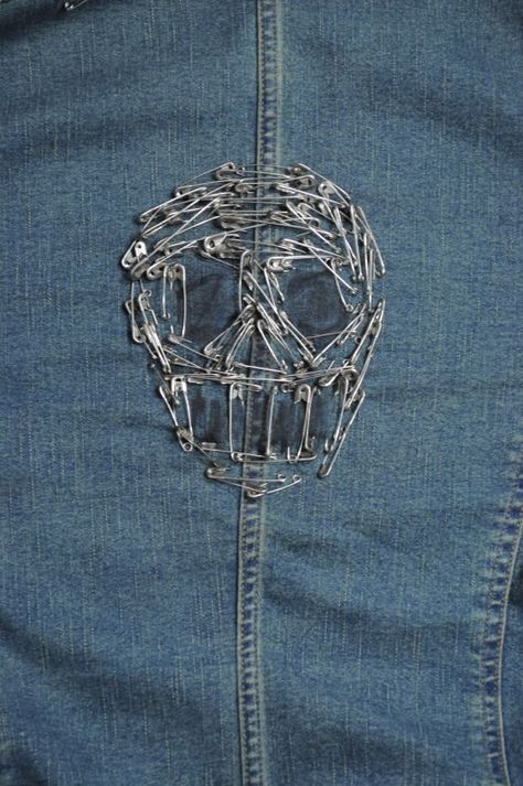 Safety Pin Clothes Punk, Designs With Safety Pins, Safety Pin Jacket Punk, Hoodie With Safety Pins, Clothes With Safety Pins, Jacket With Safety Pins, Punk Safety Pins Fashion, Safety Pin Design Ideas, Safety Pin Clothing