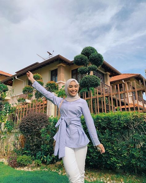 Ootd Korean Style Hijab, Sharifah Rose, Style Hijab Simple, Korean Style Hijab, Good Food Good Mood, Ootd Korean Style, House Outdoor, Sky Tree