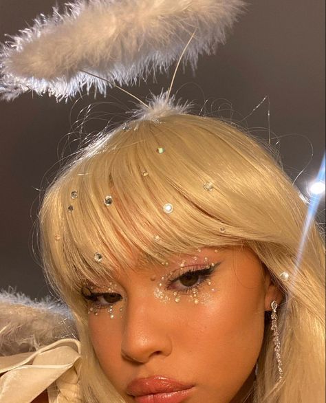 Angel Glitter Makeup, White Angel Makeup Aesthetic, Makeup Ideas Angel, Pink Angel Makeup, Cute Angel Makeup, Angel Look Makeup, Silver Tears Makeup, Angel Like Makeup, Angelic Aesthetic Makeup