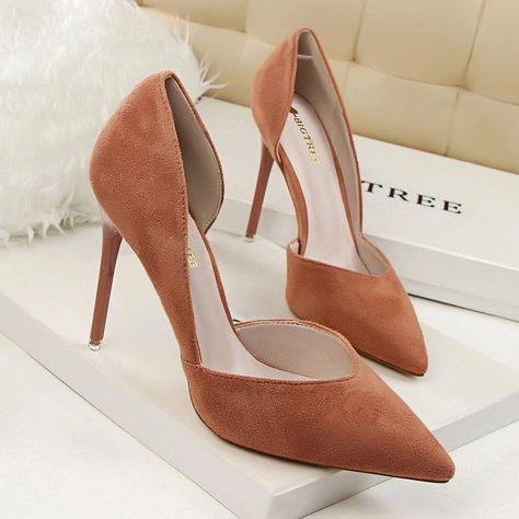 https://www.yesstyle.com/fr/trel-faux-suede-pointy-stilettos/info.html/pid.1066002235 Pink Black Weddings, Black Wedding Shoes, Wedding Shoes High Heels, Office Shoes Women, Basic Heels, Genuine Leather Sandals, Leather Gladiator Sandals, Slip On Pumps, Flip Flop Shoes