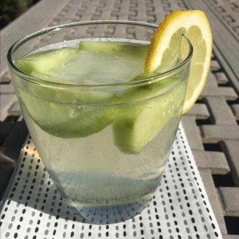 Cucumber Lemonade, Healthy Summer Drinks, Pumpkin Swirl Cheesecake, Pineapple Delight, Lemon Soda, Southern Summer, Lime Recipes, Lemon Lemonade, Frozen Lemonade