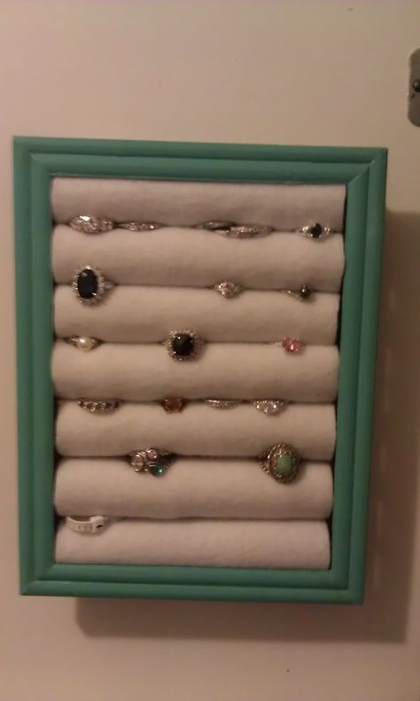 Diy Rings Organizer, Diy Ring Holder, Diy Jewelry Cabinet, Ring Holder Diy, Hair Roll, Boho Jewelry Diy, Diy Jewelry Rings, Ring Organizer, Diy Ring