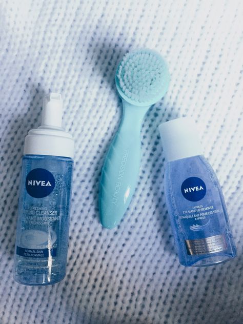 Nivea Skincare Routine, Makeup Highschool, Nivea Aesthetic, Nivea Cleanser, Nivea Skin Care Products, Blue Skincare Products, Nivea Skincare, Sking Care, Nivea Products