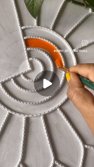 Detailed Mandala Art, How To Do Lippan Art, Lippan Art Colour Combination, How To Make Lippan Art, Lippan Art Material List, Lippan Art Designs Circle, Mandala Lippan Art, Modern Lippan Art, Lippan Art Design