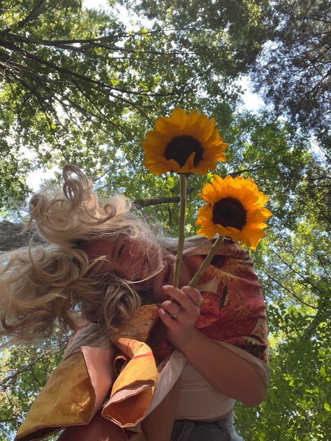 Sunshine As A Person, Whimsical Girl Aesthetic, Wholesome Girl Aesthetic, Blond Aesthetic Girl, Blondes Have More Fun Aesthetic, Grumpy Boy X Sunshine Girl Aesthetic, Flower Aesthetic Photoshoot, Sunshine Friend Aesthetic, Bright Girl Aesthetic