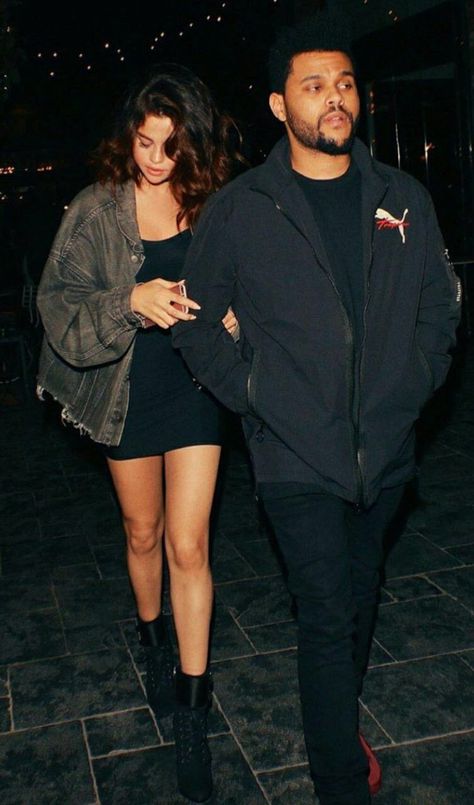 Selena Gomez Coachella, The Weeknd Jacket, Selena Gomez Outfits Casual, Selena And The Weeknd, Selena And Abel, Selena Gomez The Weeknd, Selena Gomez Boyfriend, Selena Gomez Street Style, Selena Gomez Album