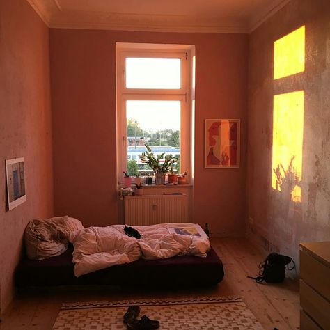 Aesthetic Room With Window, Minimal Living Aesthetic, Aesthetic Window Bedroom, Window Bedroom Aesthetic, Room Window Aesthetic, Aesthetic Room Big Window, Sunset Vibes, Slaap Lekker, Aesthetic Rooms