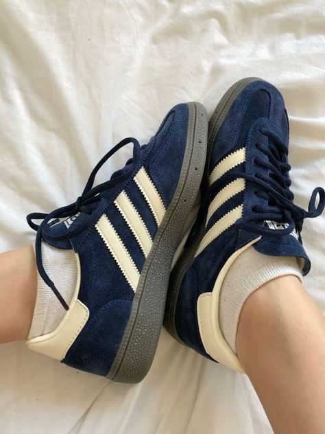 Samba Shoes, Dr Shoes, Shoe Wishlist, Adidas Spezial, Adidas Girl, Hype Shoes, Girly Shoes, Shoe Inspo, Aesthetic Shoes