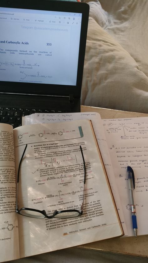 #study #studywithme #chemistry #aesthetic Studying Aesthetic Chemistry, Romanticising Chemistry, Lessons In Chemistry Aesthetic, Studying Chemistry Aesthetic, Study Chemistry Aesthetic, Romanticing School, Academic Inspiration, Chemistry Aesthetic, Nerd Aesthetic