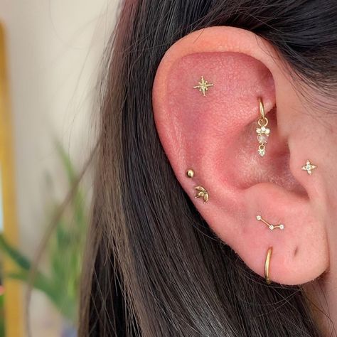 Instagram Took Piercing, Earring Curation, Cat Piercing, Forward Helix Piercings, Ušný Piercing, Dr Jewelry, Curated Ears, Ear Styling, Ear Stacks